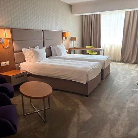 Hotel Golden Tulip 4*