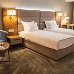 Golden Tulip 4*
