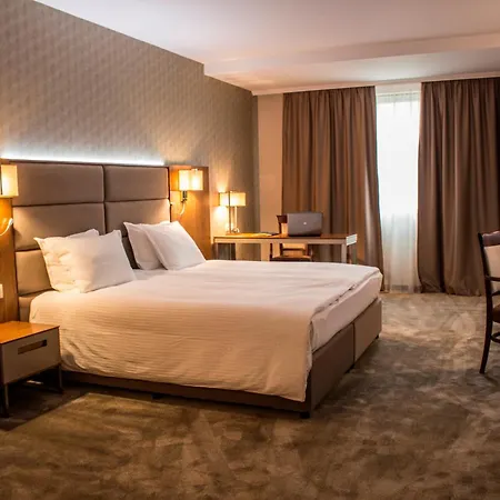 فندق Golden Tulip