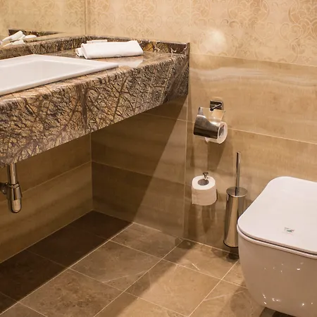 Golden Tulip Hotel 4*