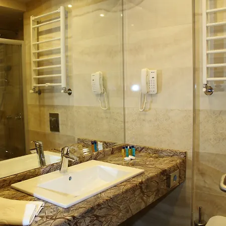 Golden Tulip 4*