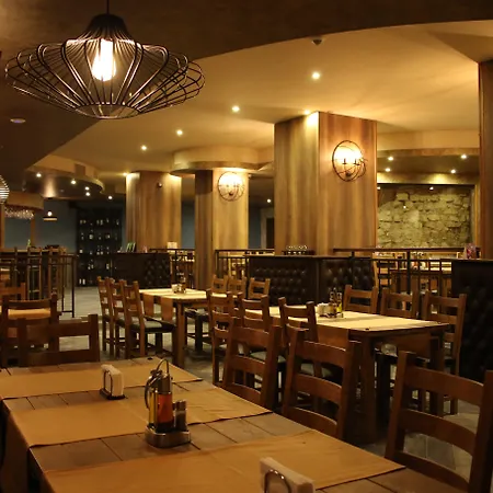 Hotel Golden Tulip Warna
