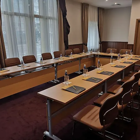 Golden Tulip Hotel Warna