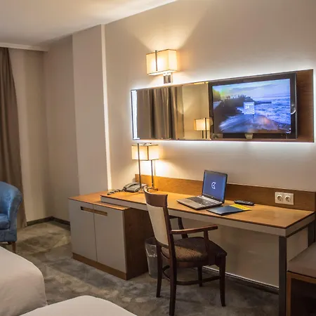 מלון Golden Tulip 4*