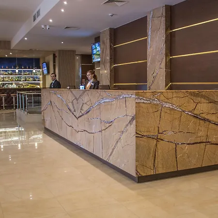 Golden Tulip فارنا
