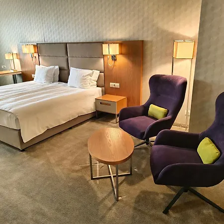 Golden Tulip فندق 4*