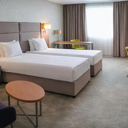 מלון Golden Tulip 4*