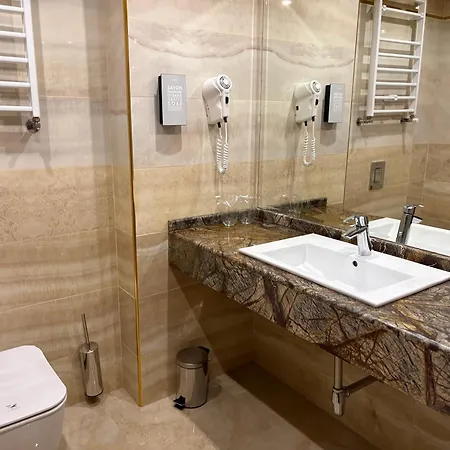 Golden Tulip Hotel Warna