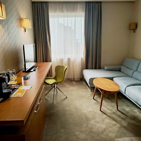 Hotel Golden Tulip Warna