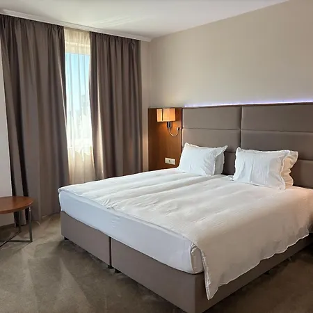 Golden Tulip 4*