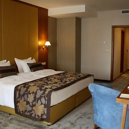 Golden Tulip Hotel 4*