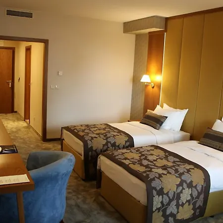 Golden Tulip 4*